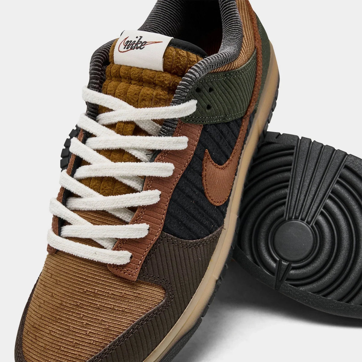 Men's Corduroy Low Top Casual Sneaker