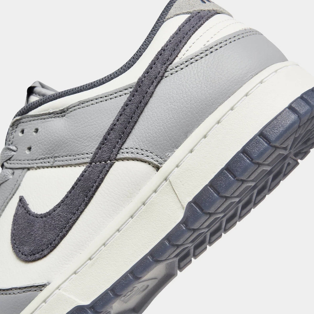 Leather And Suede Low-Top Casual Sneakers