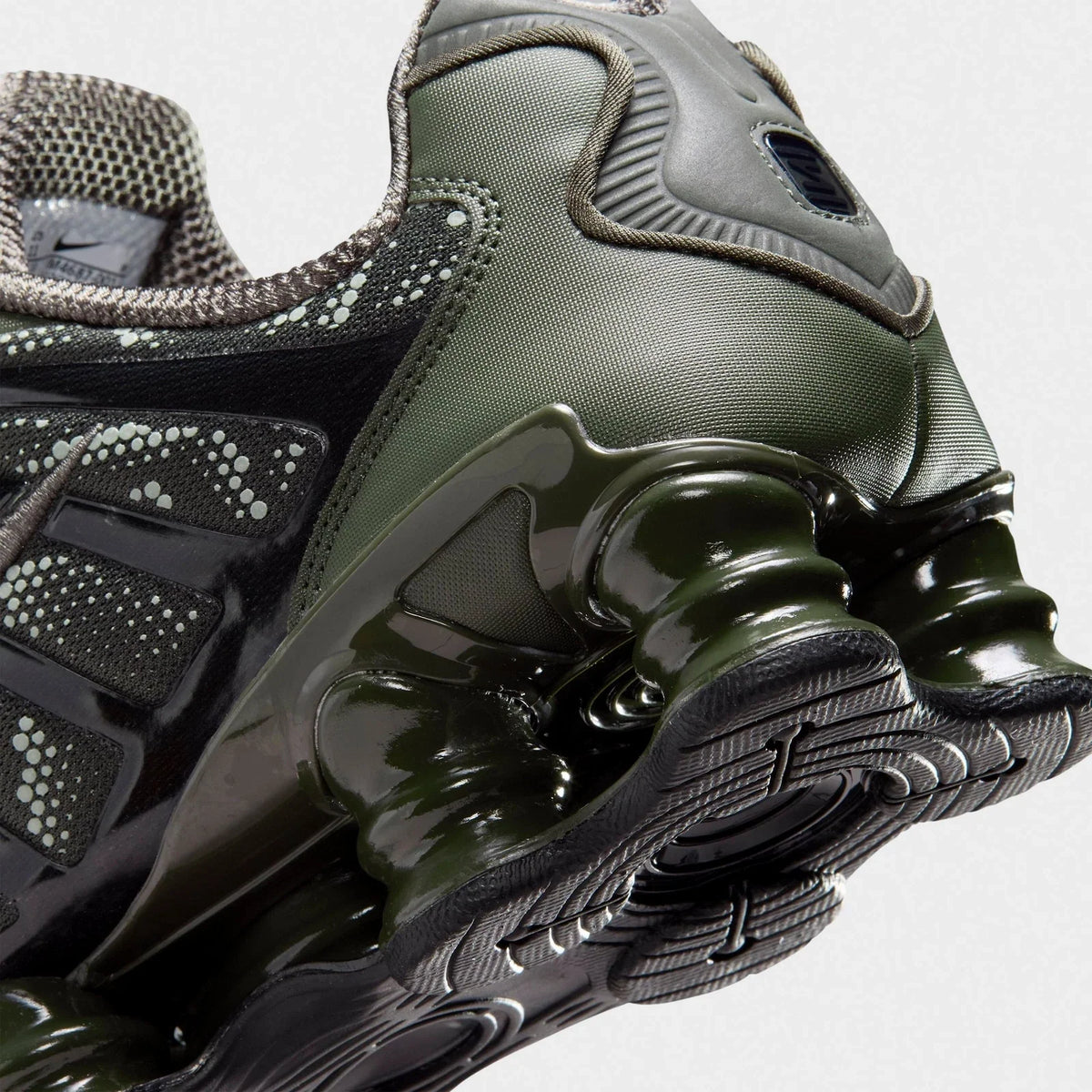 Men's Column-Cushioned Mesh Sneakers