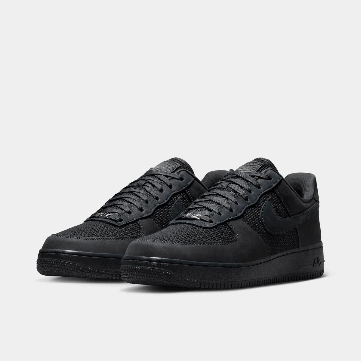 Men's Woven Suede Low Top Sneaker