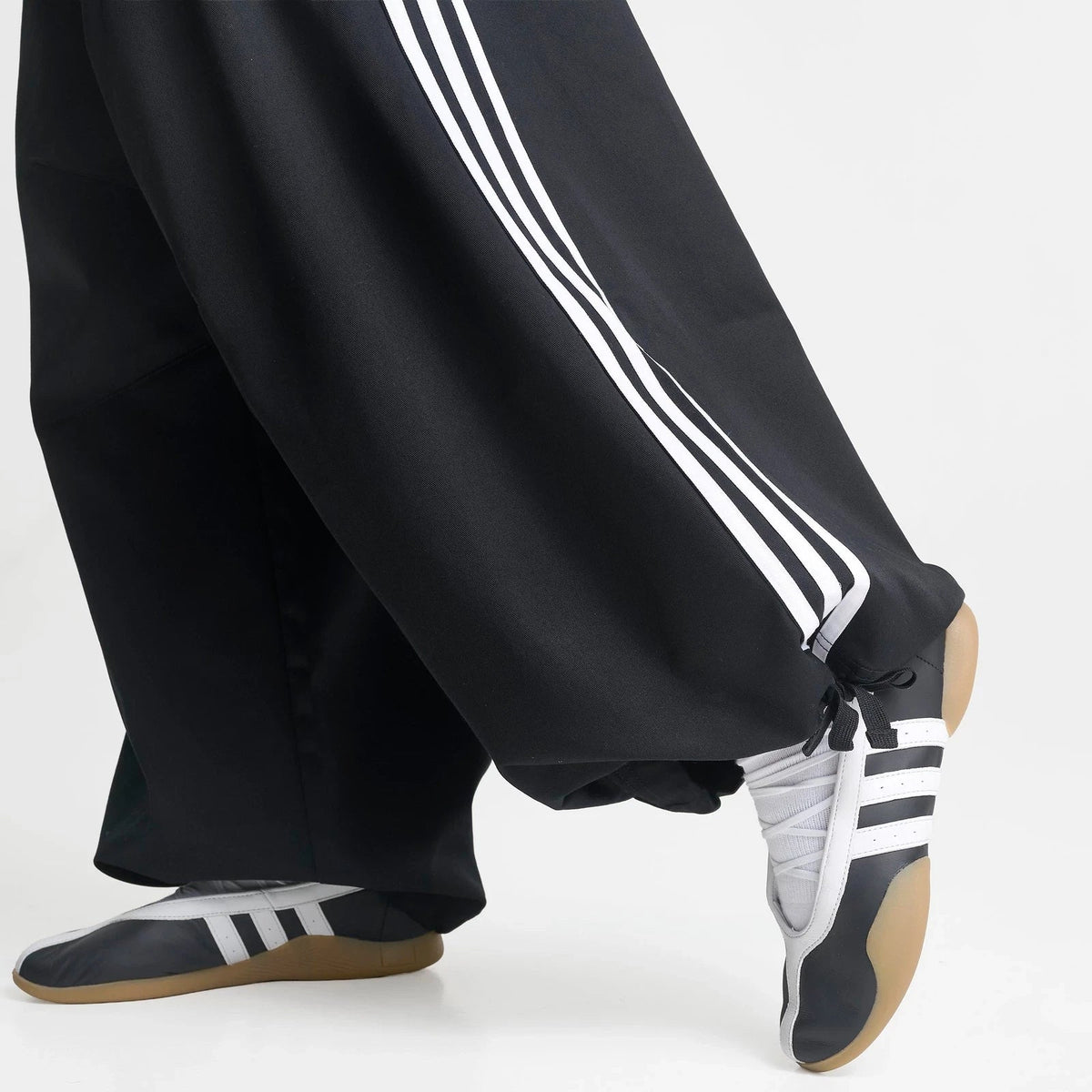 Women's Oversized Twill Cargo Pants